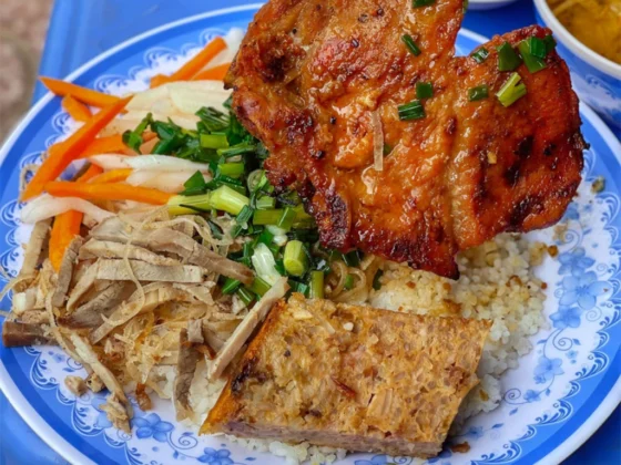 Com Tam (broken rice). Photo: Com Tam 86