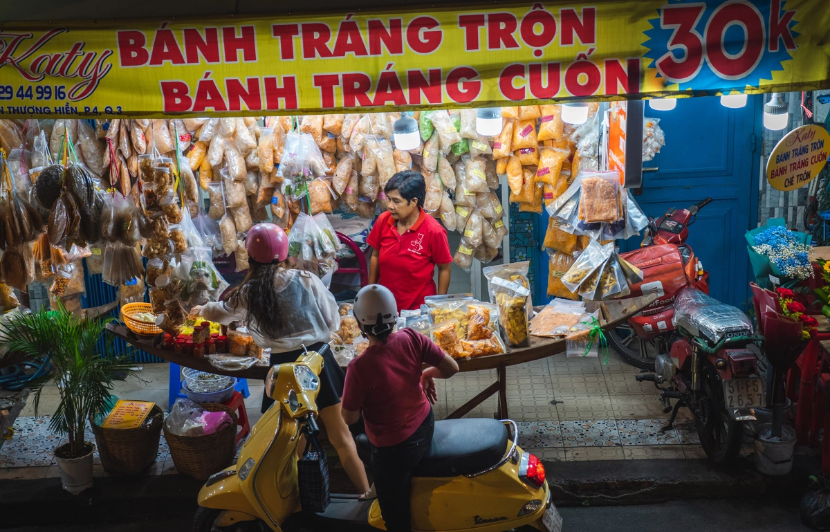 Nguyen Thuong Hien Food Street. Photo: Le Tin