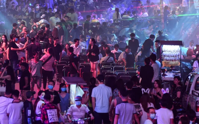 Bui Vien "Western" Street. Photo: Thanh Tung