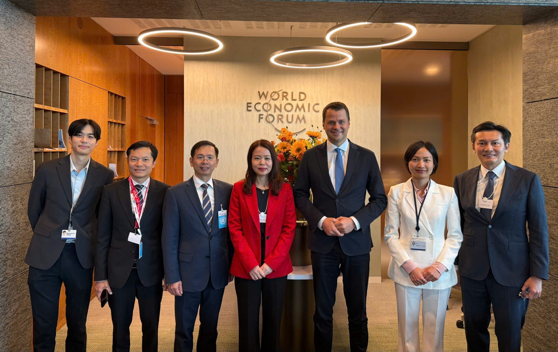 HCMC C4IR accompanied the European working trip of Deputy Minister of Foreign Affairs Nguyễn Minh Hằng to promote the participation of European country leaders at the HE 2025